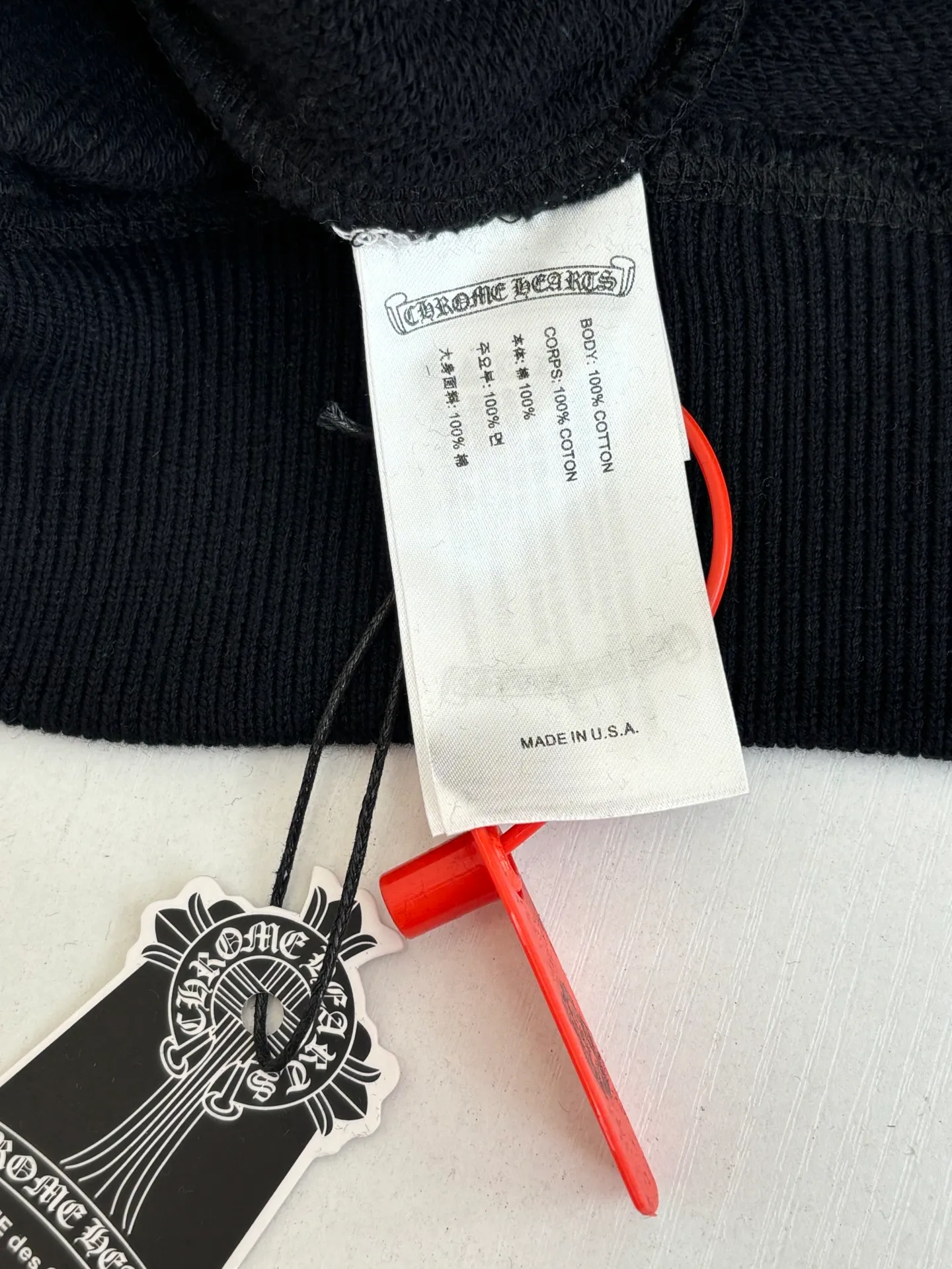 P500 Chrome Heart*/Chrome Heart CH patch embroidered logo hooded sweatshirt. Customized heavy fortress interwoven air cotton. Adopt imported machine patch embroidery process. The fabrics have been washed and have a better hand feel. Not easy to deform, not easy to shrink, not easy to fade. Size: S/M/L/XL
